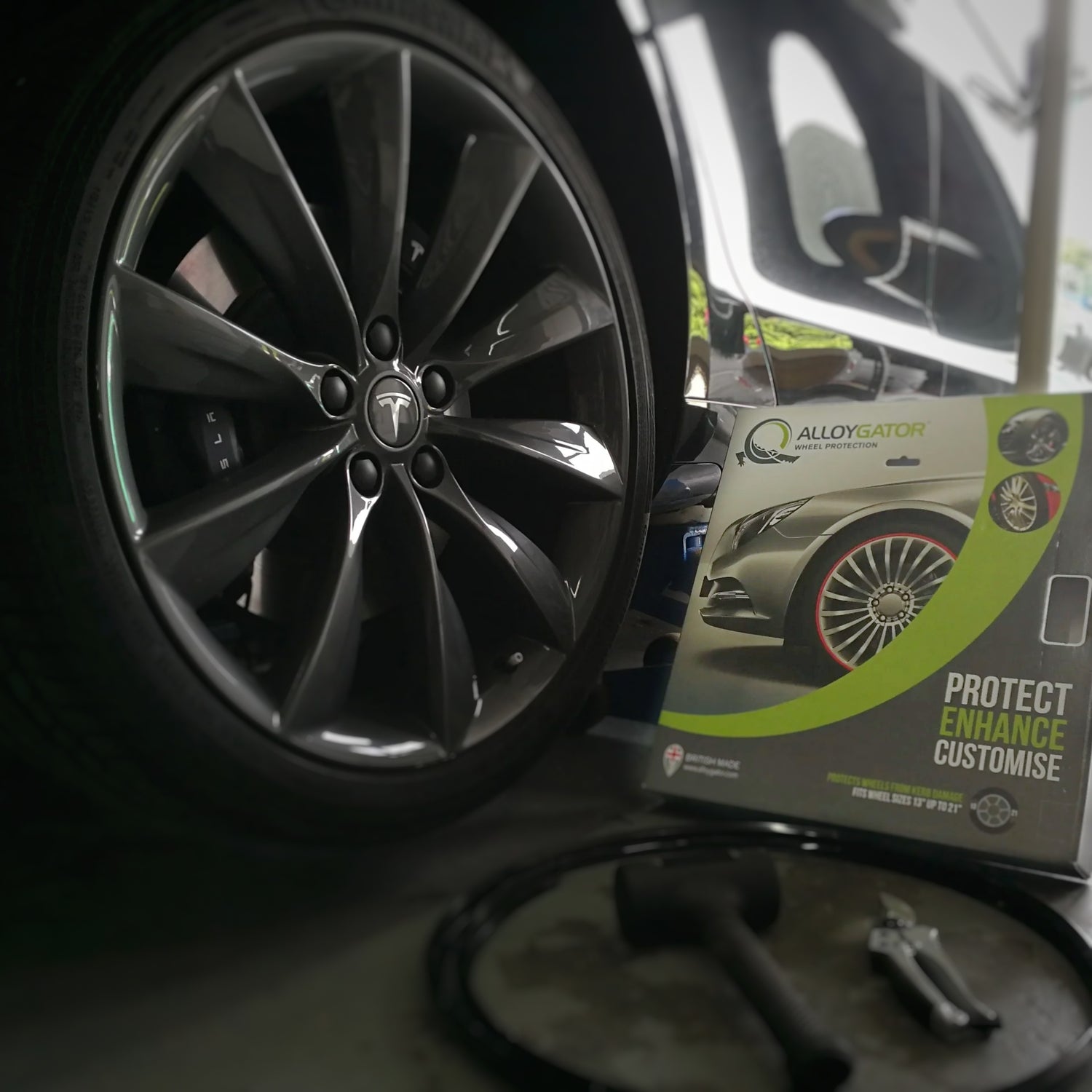 montage alloygator velgrandbescherming op tesla velg